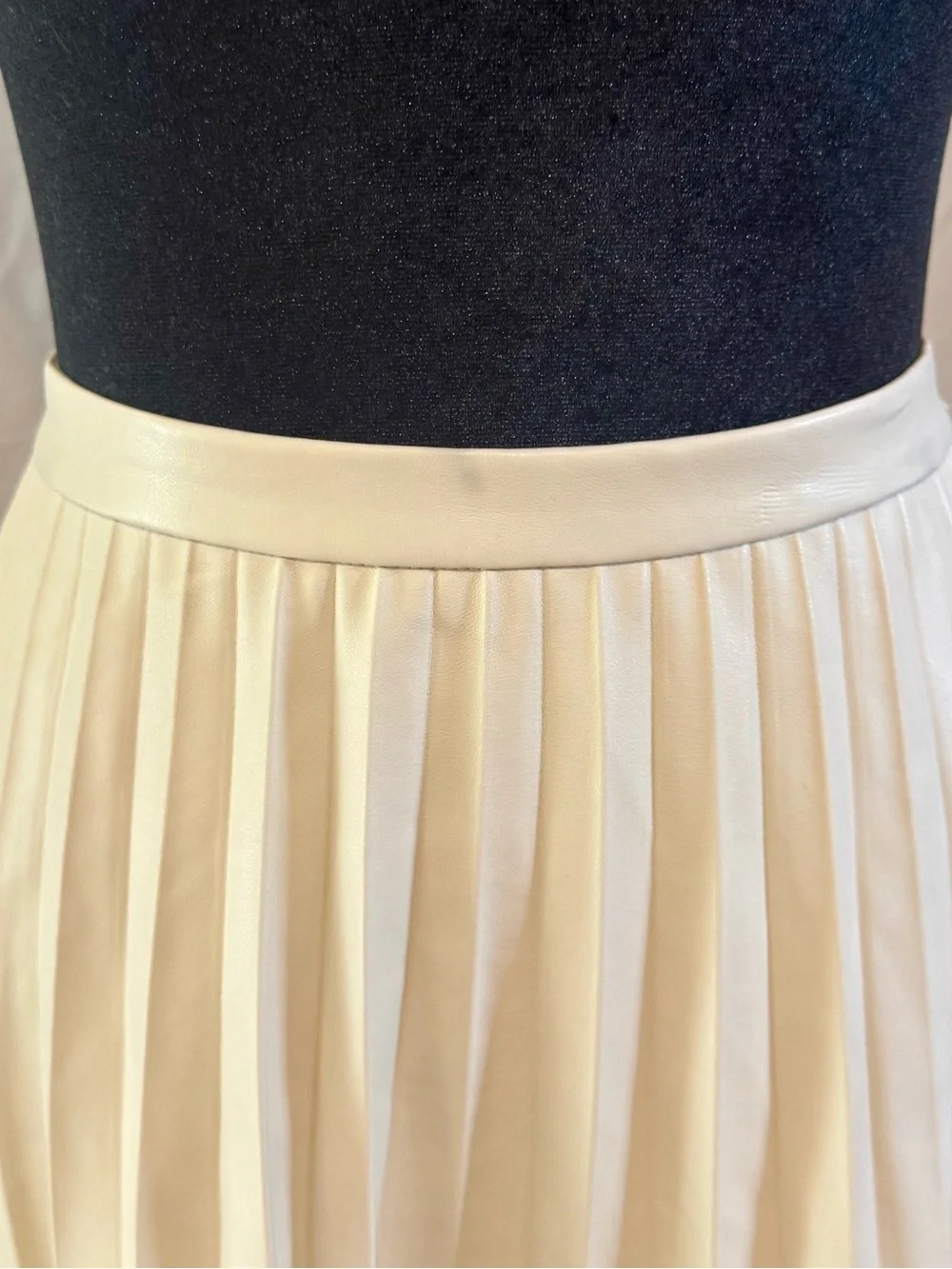 Zara Cream Pleated Pleather Midi Skirt with Structured Waistband - Picture 2 of 6
